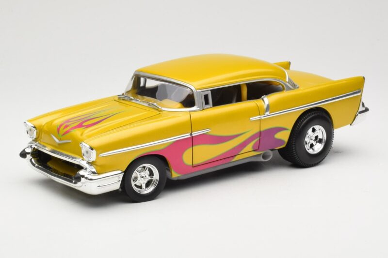 Chevrolet Custom Sárga Lánggal Hot Wheels 1:18 21356 Fém