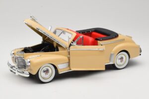 Chevrolet Deluxe Kabrió Bézs Eagle Collectibles 1:18 3022518 Fém – 2. kép a 8-ből
