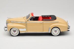 Chevrolet Deluxe Kabrió Bézs Eagle Collectibles 1:18 3022518 Fém – 4. kép a 8-ből