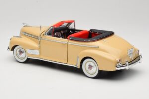 Chevrolet Deluxe Kabrió Bézs Eagle Collectibles 1:18 3022518 Fém – 7. kép a 8-ből
