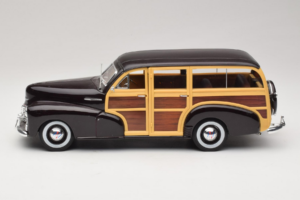 Chevrolet Fleetmaster Woody Fekete Maisto 1:18 56043 Fém – 4. kép a 8-ből