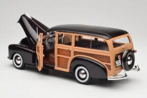 Chevrolet Fleetmaster Woody Fekete & Wood Panels Maisto 1:18 43697545B Fém – 5. kép a 8-ből