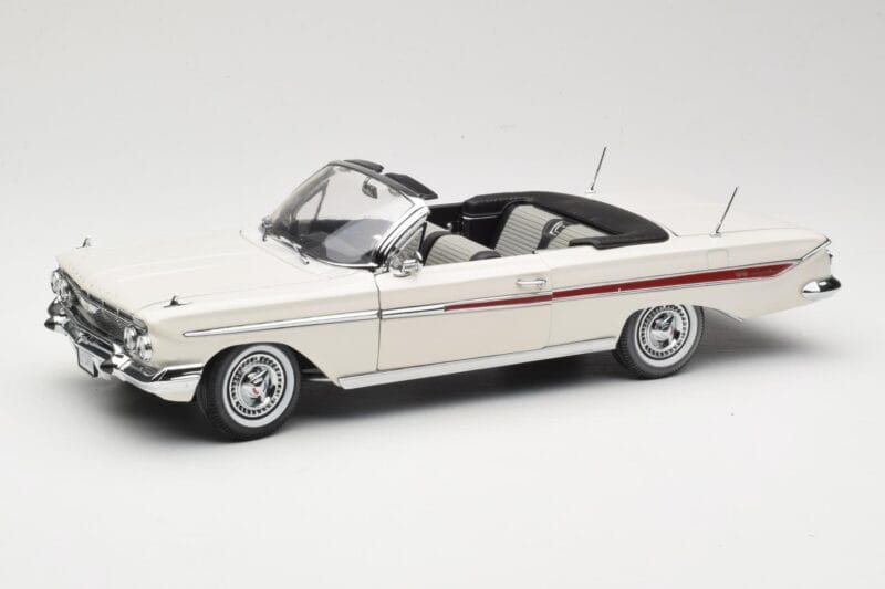 Chevrolet Impala Kabrió Fehér Sun Star 1:18 3405 Fém