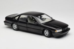 Chevrolet Impala SS Fekete UT Models 1:18 21031 Fém – 6. kép a 8-ből