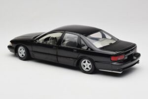 Chevrolet Impala SS Fekete UT Models 1:18 21031 Fém – 7. kép a 8-ből