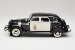 Chrysler Airflow Rendőrautó Signature Models 1:18 CCSM01 Fém – 3. kép a 6-ből