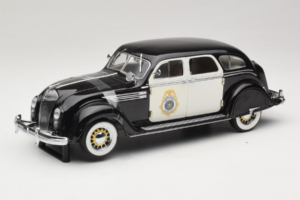 Chrysler Airflow Rendőrautó Signature Models 1:18 CCSM01 Fém