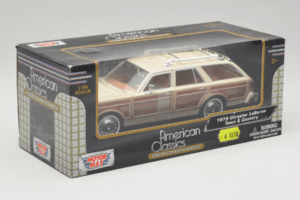 Chrysler LeBaron Town & Country Bézs Motormax 1:24 MM7331BG Fém – 2. kép a 3-ből