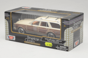 Chrysler LeBaron Town & Country Bézs Motormax 1:24 MM7331BG Fém – 3. kép a 3-ből