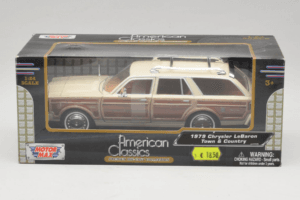 Chrysler LeBaron Town & Country Bézs Motormax 1:24 MM7331BG Fém