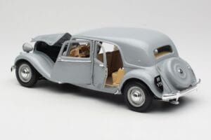 Citroen 15CV 6 Cyl Szürke Maisto 1:18 50313 Fém – 5. kép a 8-ből