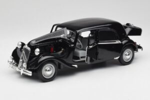 Citroen 15CV 6 Cyl Fekete Maisto 1:18 31821 Fém – 2. kép a 8-ből