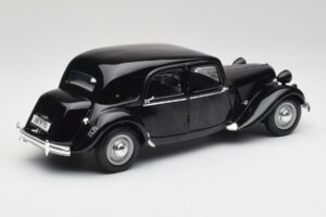 Citroen 15CV 6 Cyl Fekete Maisto 1:18 31821 Fém – 3. kép a 8-ből