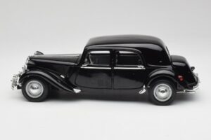Citroen 15CV 6 Cyl Fekete Maisto 1:18 31821 Fém – 4. kép a 8-ből