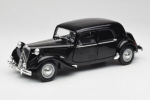 Citroen 15CV 6 Cyl Fekete Maisto 1:18 31821 Fém