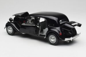 Citroen 15CV 6 Cyl Fekete Maisto 1:18 31821 Fém – 5. kép a 8-ből