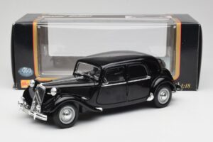 Citroen 15CV 6 Cyl Fekete Maisto 1:18 31821 Fém – 8. kép a 8-ből
