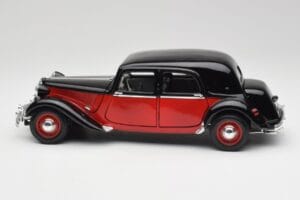 Citroen 15CV 6 Cyl Fekete & Piros Valmy Maisto 1:18 56009 Fém – 4. kép a 8-ből