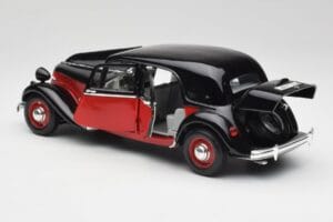 Citroen 15CV 6 Cyl Fekete & Piros Valmy Maisto 1:18 56009 Fém – 5. kép a 8-ből
