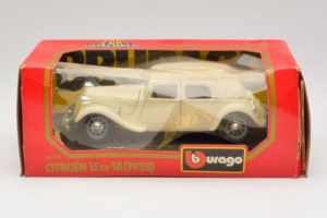 Citroen 15CV Traction Avant Bézs Bburago 1:24 1501-B1 Fém