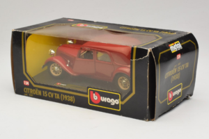 Citroen 15CV TA Piros Bburago 1:24 1501 Fém – 3. kép a 3-ből