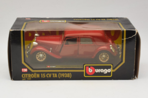 Citroen 15CV TA Piros Bburago 1:24 1501 Fém