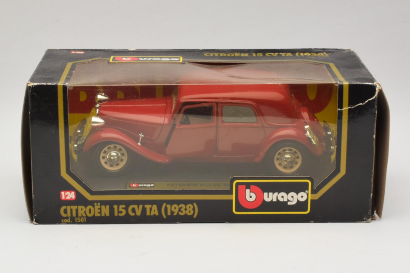 Citroen 15CV TA Piros Bburago 1:24 Citroen 15CV TA Piros Bburago 1:24 1501 Fém
