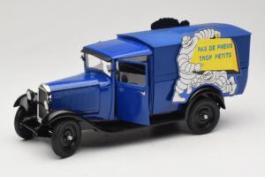 Citroen C4 F Pas de Pneus Trop Petit Kék Solido 1:18 151235-00 Fém – 2. kép a 8-ből