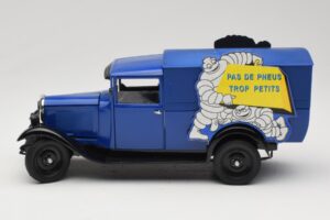 Citroen C4 F Pas de Pneus Trop Petit Kék Solido 1:18 151235-00 Fém – 4. kép a 8-ből