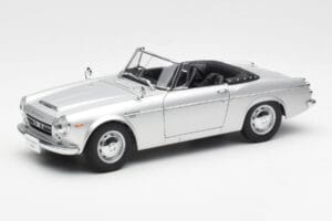 Datsun Fairlady 2000 SR311 Roadster Ezüst AUTOart 1:18 77432 Fém