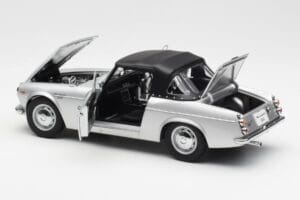 Datsun Fairlady 2000 SR311 Roadster Ezüst AUTOart 1:18 77432 Fém – 5. kép a 8-ből