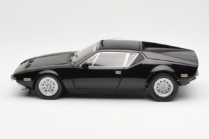 De Tomaso Pantera Fekete Kyosho 1:18 08851BK Fém – 4. kép a 8-ből