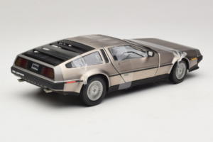 DeLorean DMC-12 Ezüst Sun Star 1:18 2703 Fém – 2. kép a 6-ből