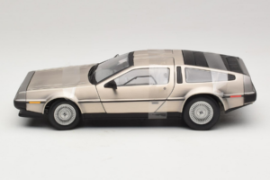DeLorean DMC-12 Ezüst Sun Star 1:18 2703 Fém – 3. kép a 6-ből