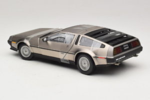 DeLorean DMC-12 Ezüst Sun Star 1:18 2703 Fém – 5. kép a 6-ből