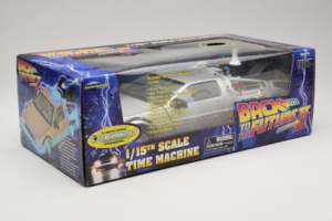 DeLorean DMC-12 Time Machine Back to the Future II Diamond 1:15 210123 Fém – 2. kép a 3-ből