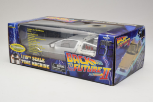 DeLorean DMC-12 Time Machine Back to the Future II Diamond 1:15 210123 Fém – 3. kép a 3-ből