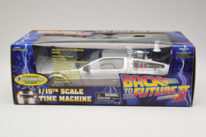 DeLorean DMC-12 Time Machine Back to the Future II Diamond 1:15 210123 Fém