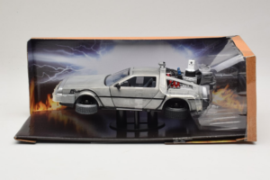 DeLorean DMC-12 Time Machine Back to the Future II Jada 1:24 253255021 Fém