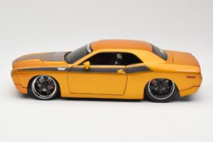 Dodge Challenger Concept Arany Maisto 1:18 31320 Fém – 4. kép a 8-ből