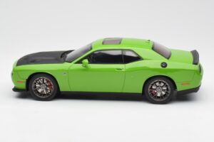 Dodge Challenger SRT Hellcat Zöld GT Spirit 1:18 GT168 Gyanta – 3. kép a 6-ből