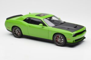 Dodge Challenger SRT Hellcat Zöld GT Spirit 1:18 GT168 Gyanta – 4. kép a 6-ből