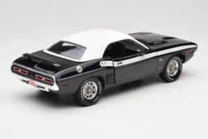 Dodge Challenger R/T Fekete & Fehér ERTL 1:18 36549 Fém – 3. kép a 8-ből