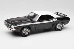 Dodge Challenger R/T Fekete & Fehér ERTL 1:18 36549 Fém