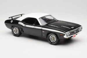 Dodge Challenger R/T Fekete & Fehér ERTL 1:18 36549 Fém – 6. kép a 8-ből