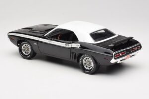 Dodge Challenger R/T Fekete & Fehér ERTL 1:18 36549 Fém – 7. kép a 8-ből