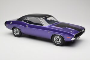 Dodge Challenger R/T Plum Crazy Otto 1:12 G083 Gyanta – 4. kép a 6-ből