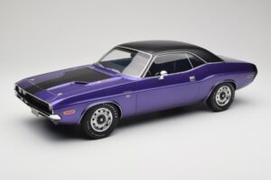Dodge Challenger R/T Plum Crazy Otto 1:12 G083 Gyanta