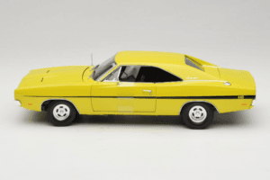 Dodge Charger R/T Sárga Dirty Mary Crazy Larry Auto World 1:18 AWSS101/06 Fém – 4. kép a 8-ből