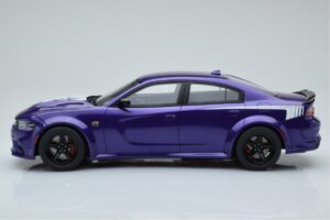 Dodge Charger Super Bee Lila GT Spirit 1:18 GT895 Gyanta – 3. kép a 6-ből